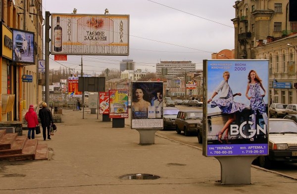 В Киеве и других городах Украины начинается борьба с наружной рекламой