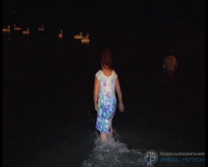 Окунуться в море в Крещение - решились сотни анапчан и гостей курорта