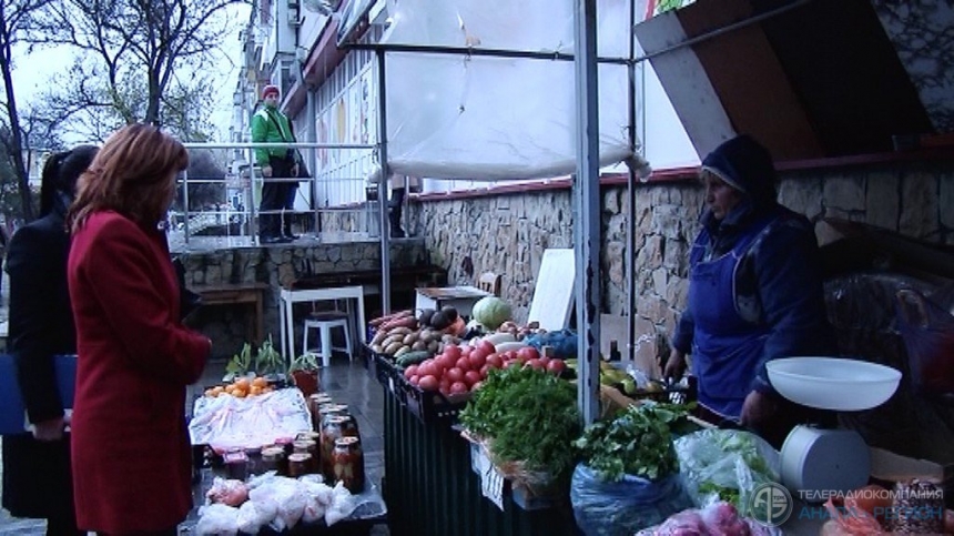 Общественники просят повлиять на торговцев стихийного рынка на Чехова в районе 6-й школы
